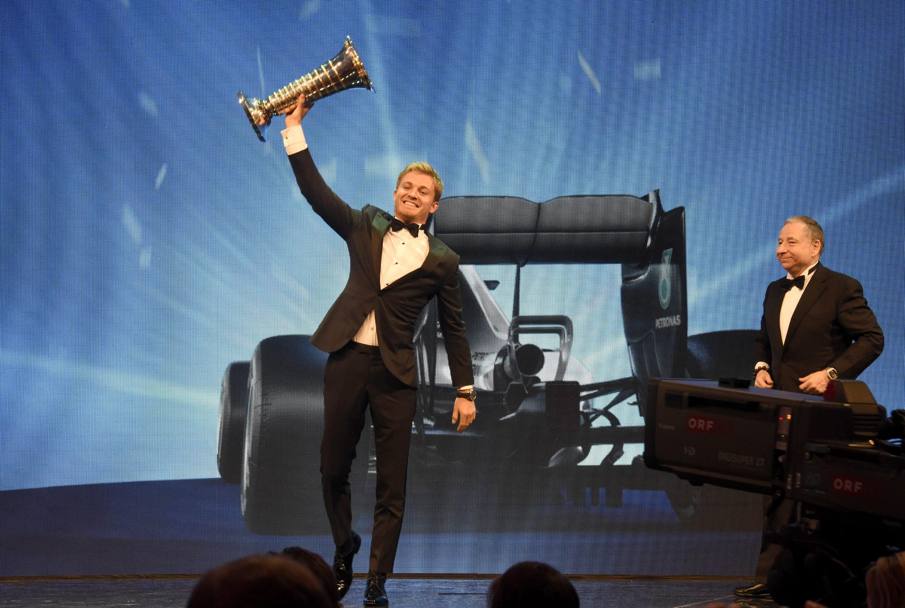 Nico Rosberg premiato per la vittoria del Mondiale F1. Epa